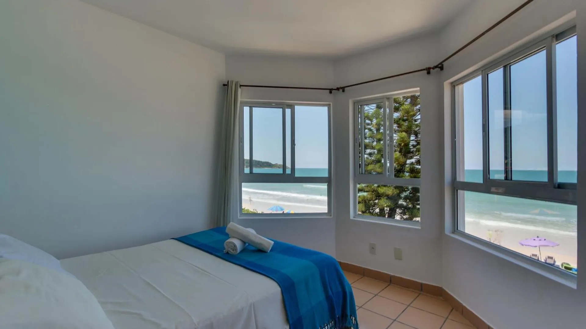 Residencial Vila Do Sol, Apartamentos Com Pe Na Areia 0*, Bombinhas
